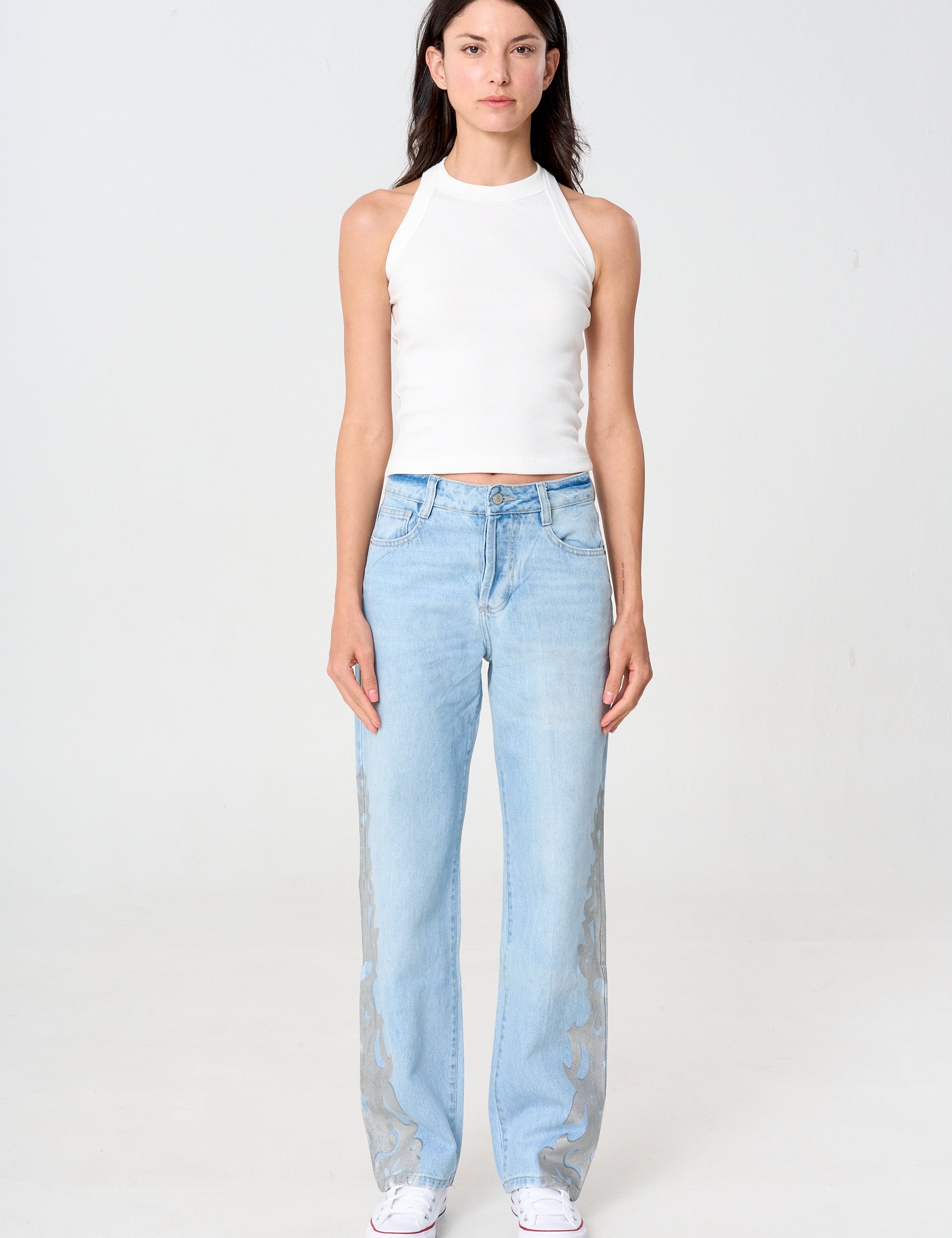 jean femenino azul claro con estampado