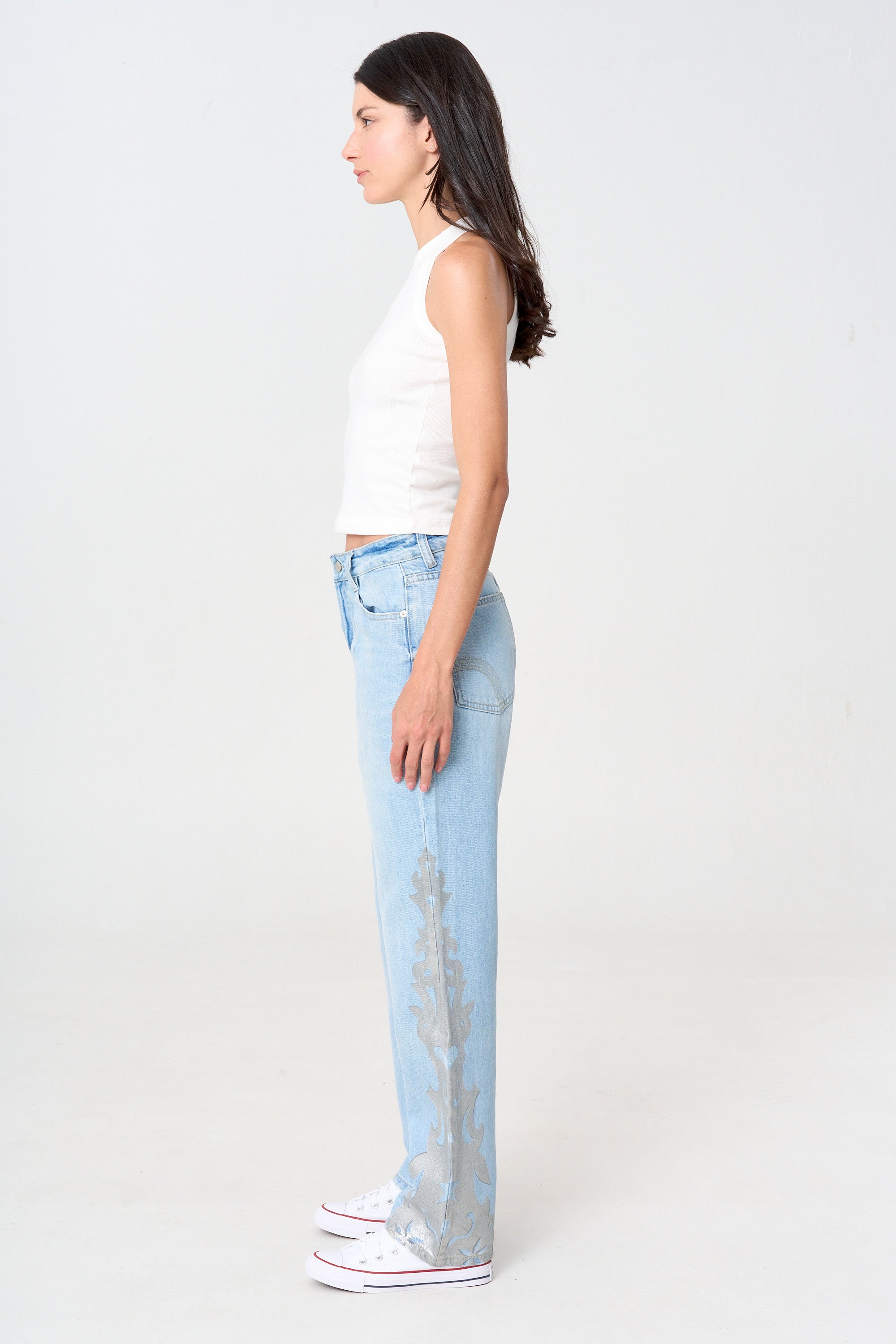 jean femenino azul claro con estampado