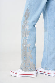 jean femenino azul claro con estampado