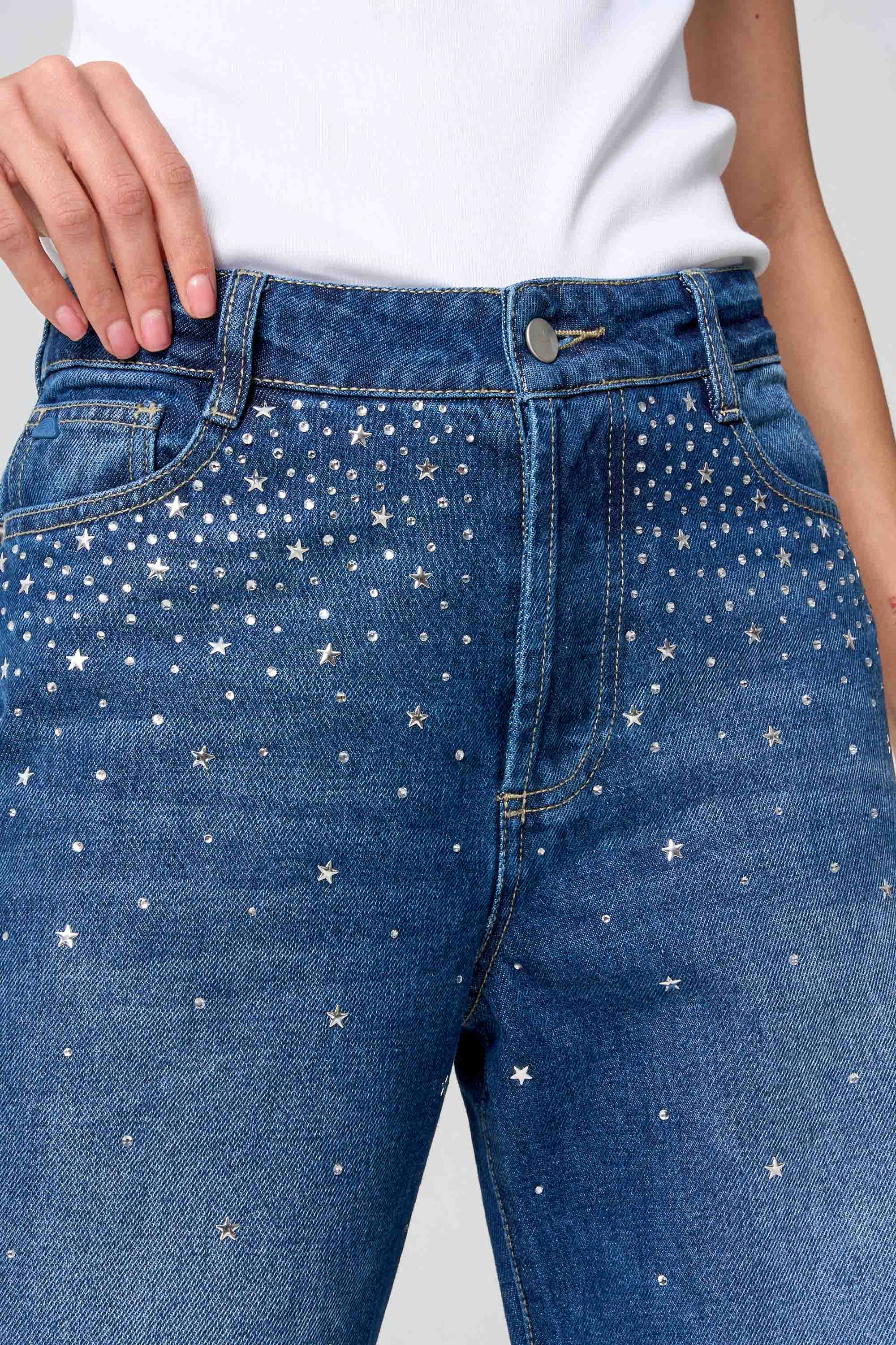 jean femenino oscuro con estrellas 