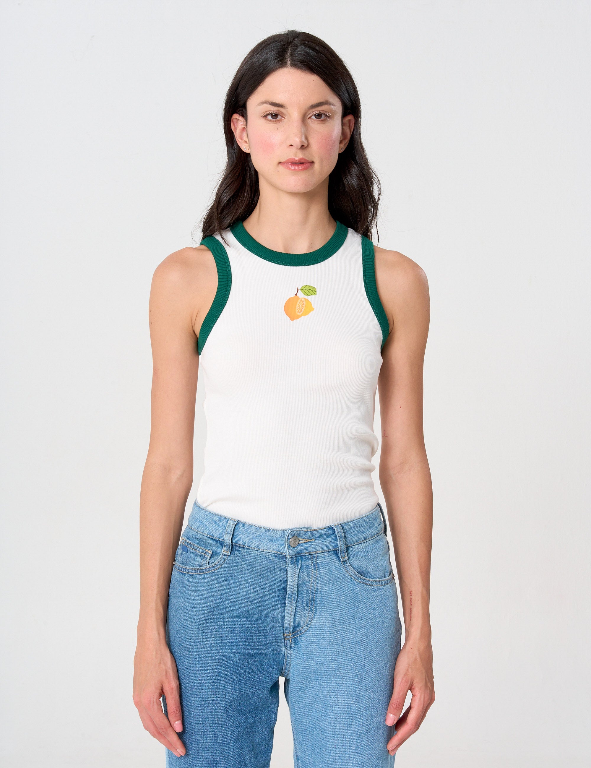 Tank top para mujer con diseño sin costuras y tirantes .
