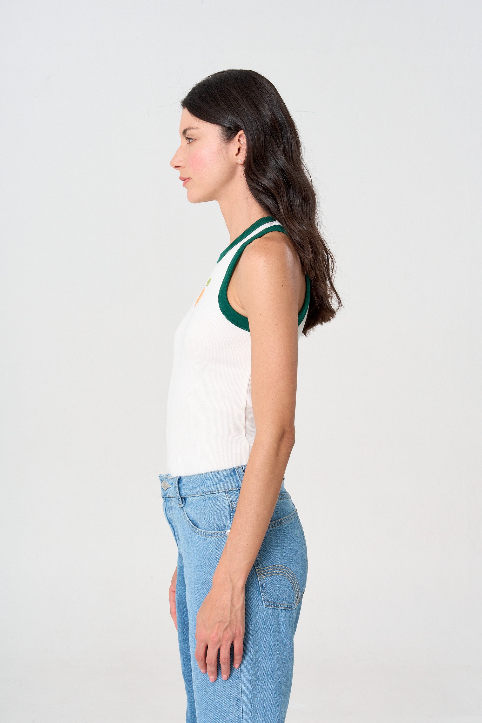 Tank top largo para mujer ideal para layering.
