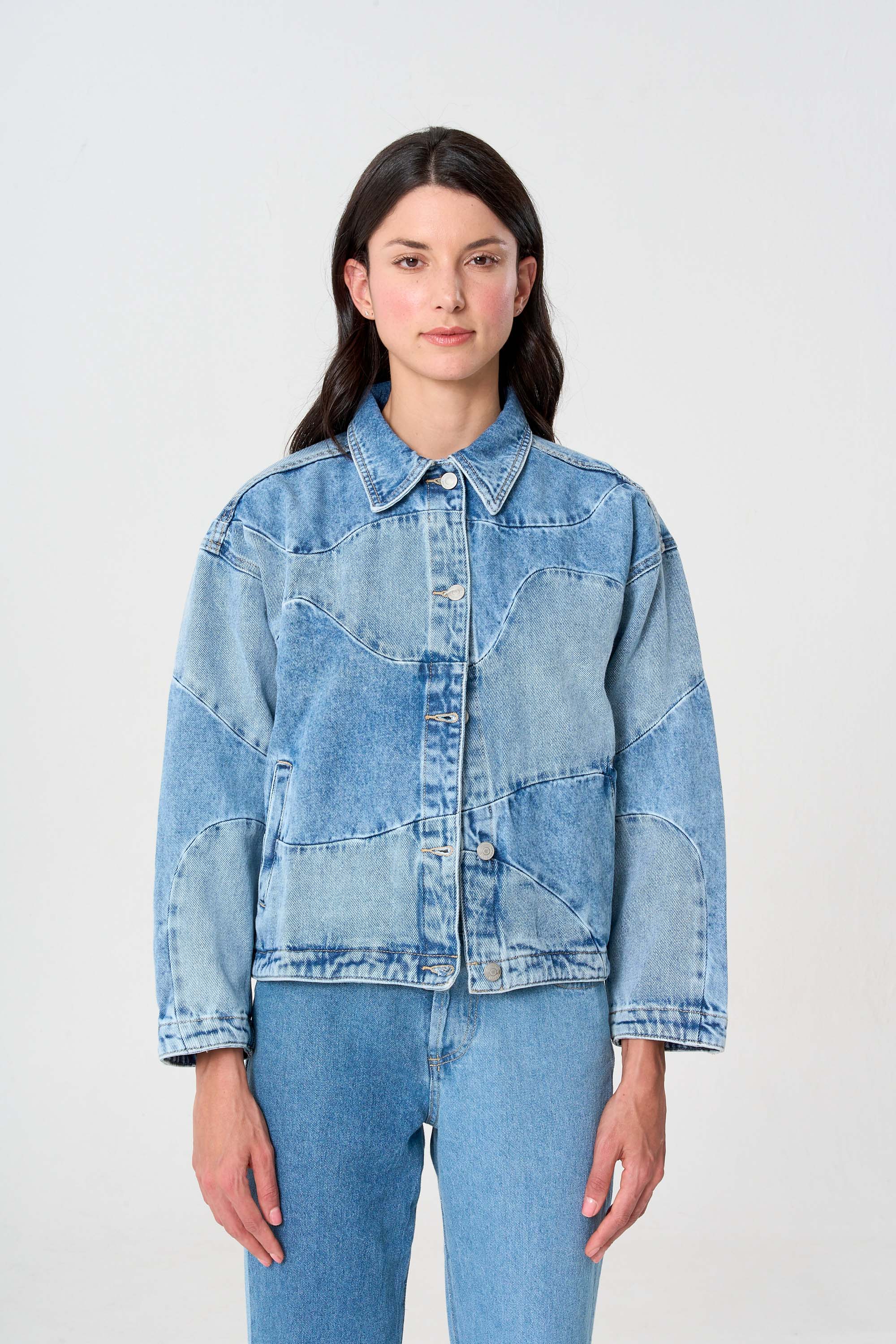 chaqueta femenina en denim
