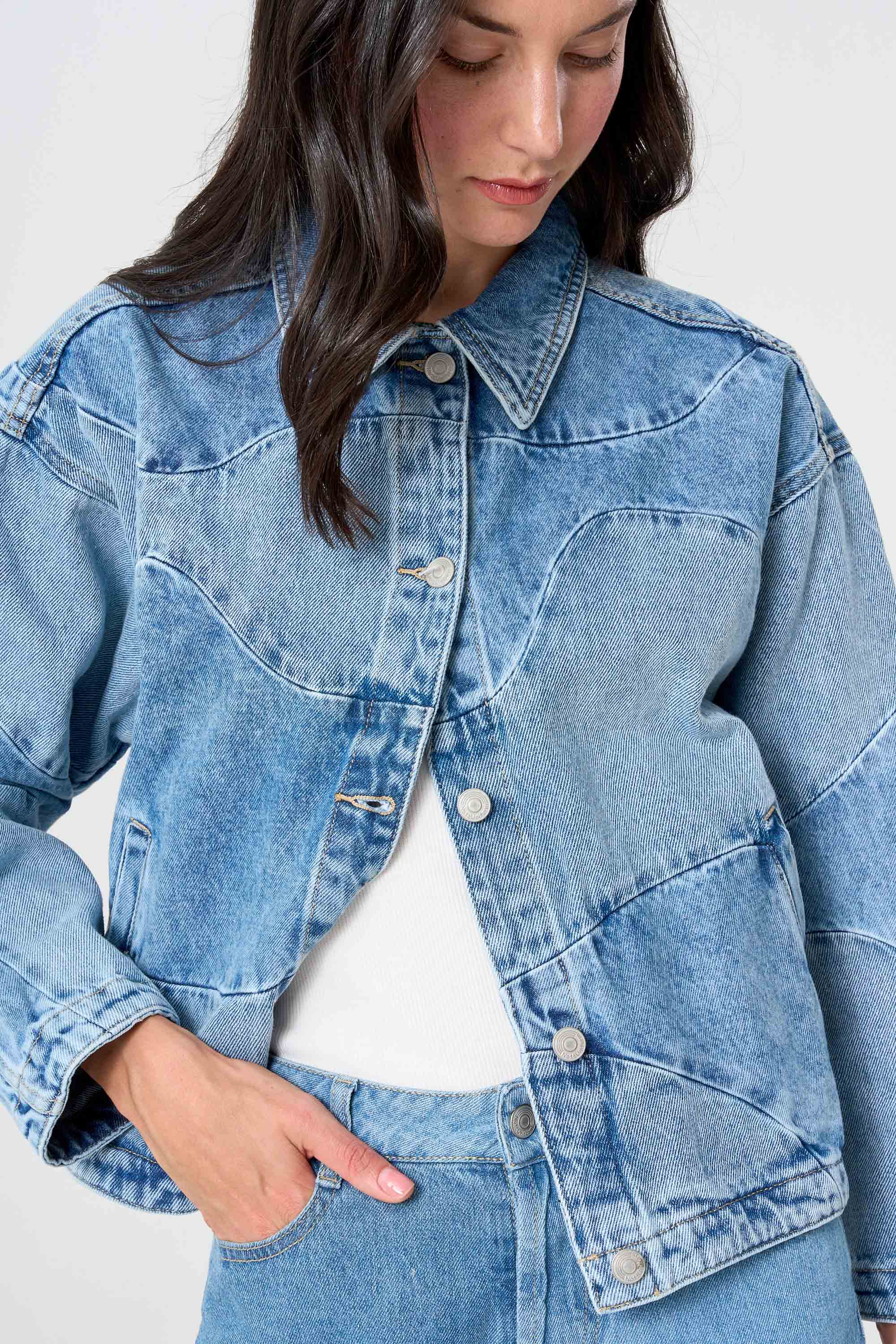 chaqueta femenina en denim