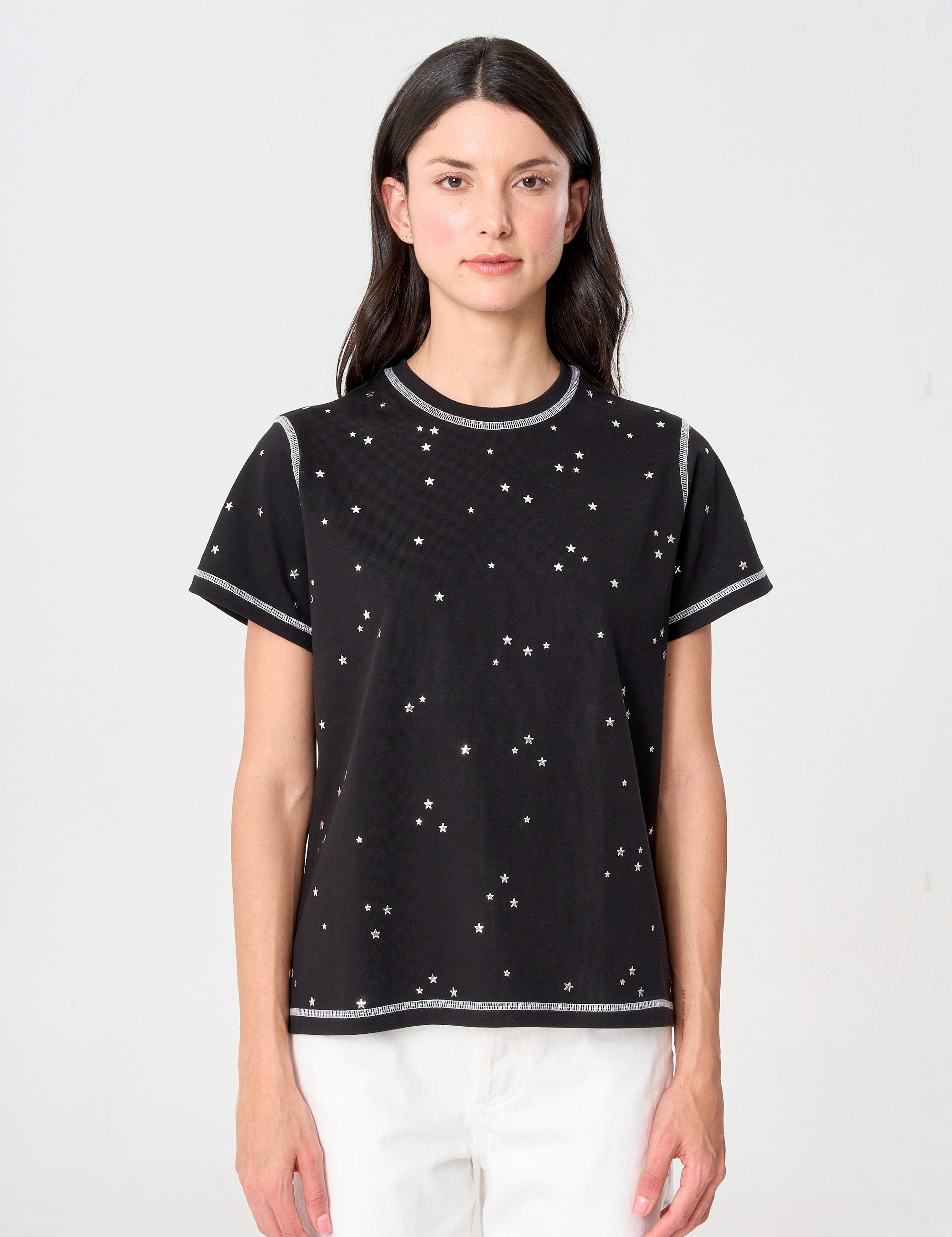 camiseta negra con estrellas