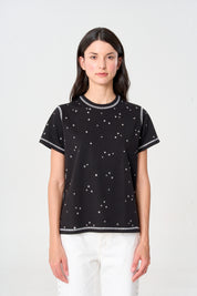 camiseta negra con estrellas