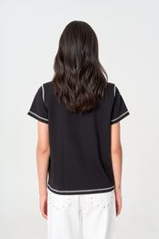 camiseta negra con estrellas