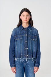 chaqueta femenina oscura con estrellas 