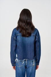 chaqueta femenina oscura con estrellas 