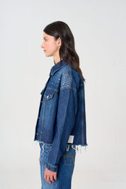 chaqueta femenina oscura con estrellas 