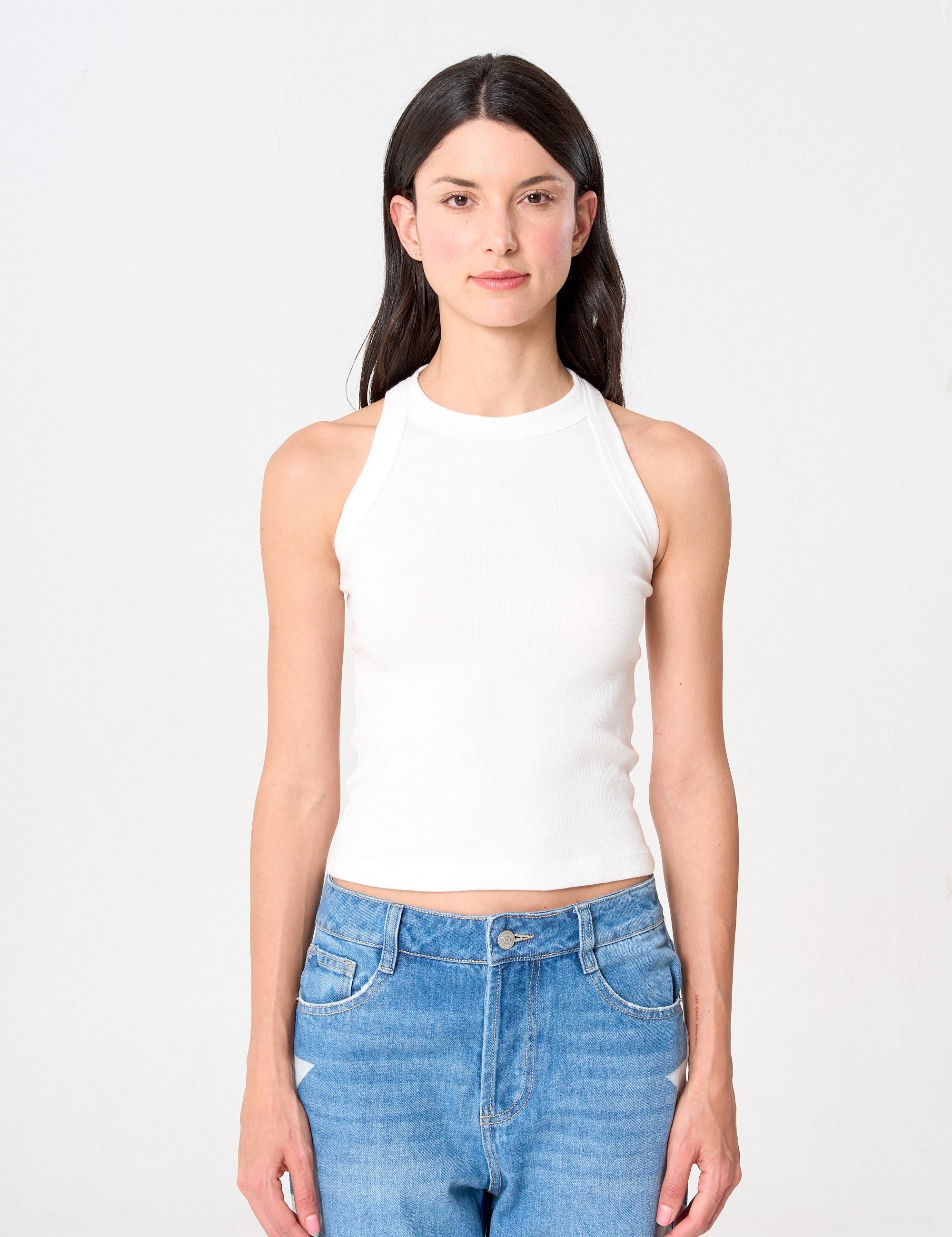 Tank top de tirantes finos para mujer ideal para verano.
