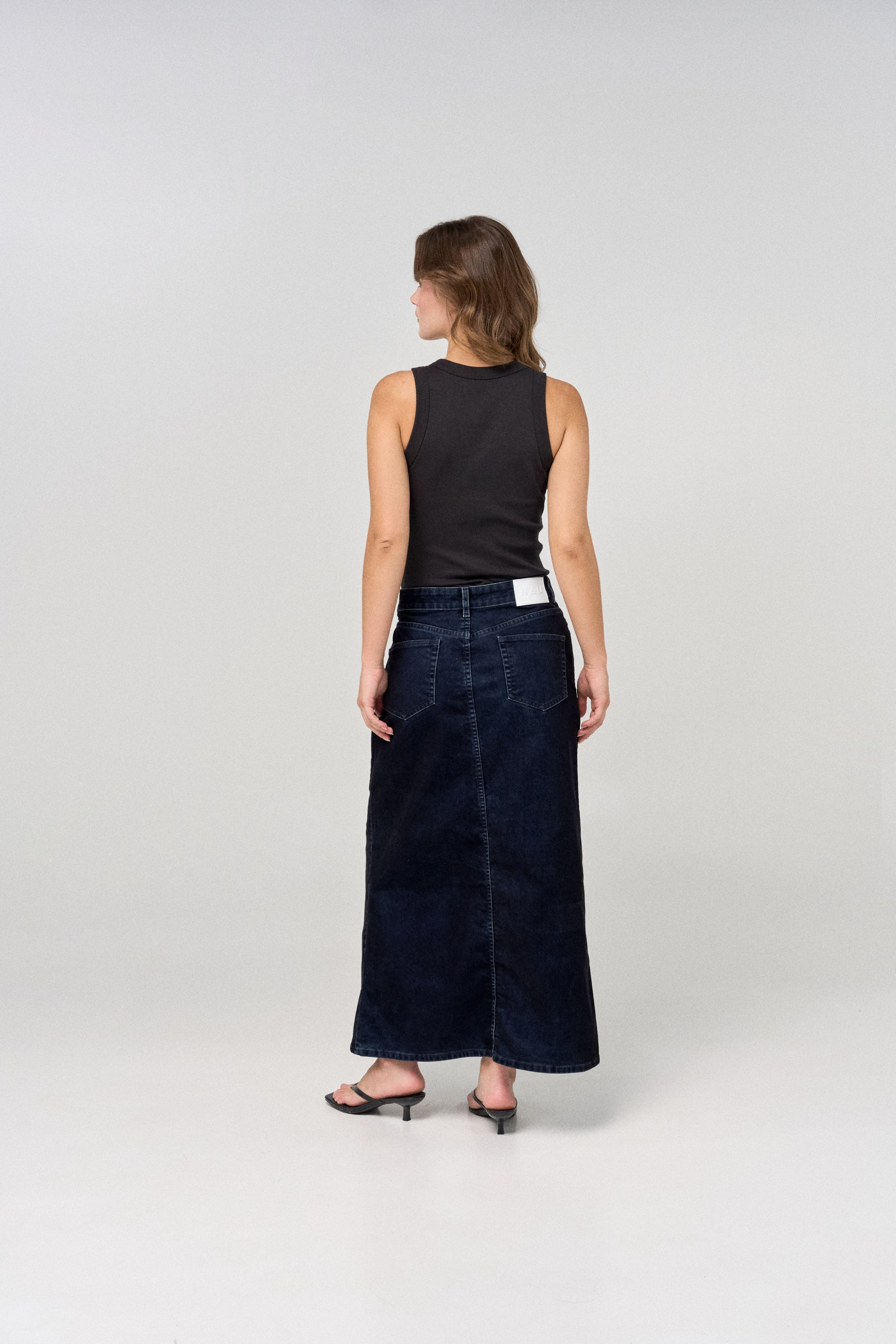 Deep skirt 195
