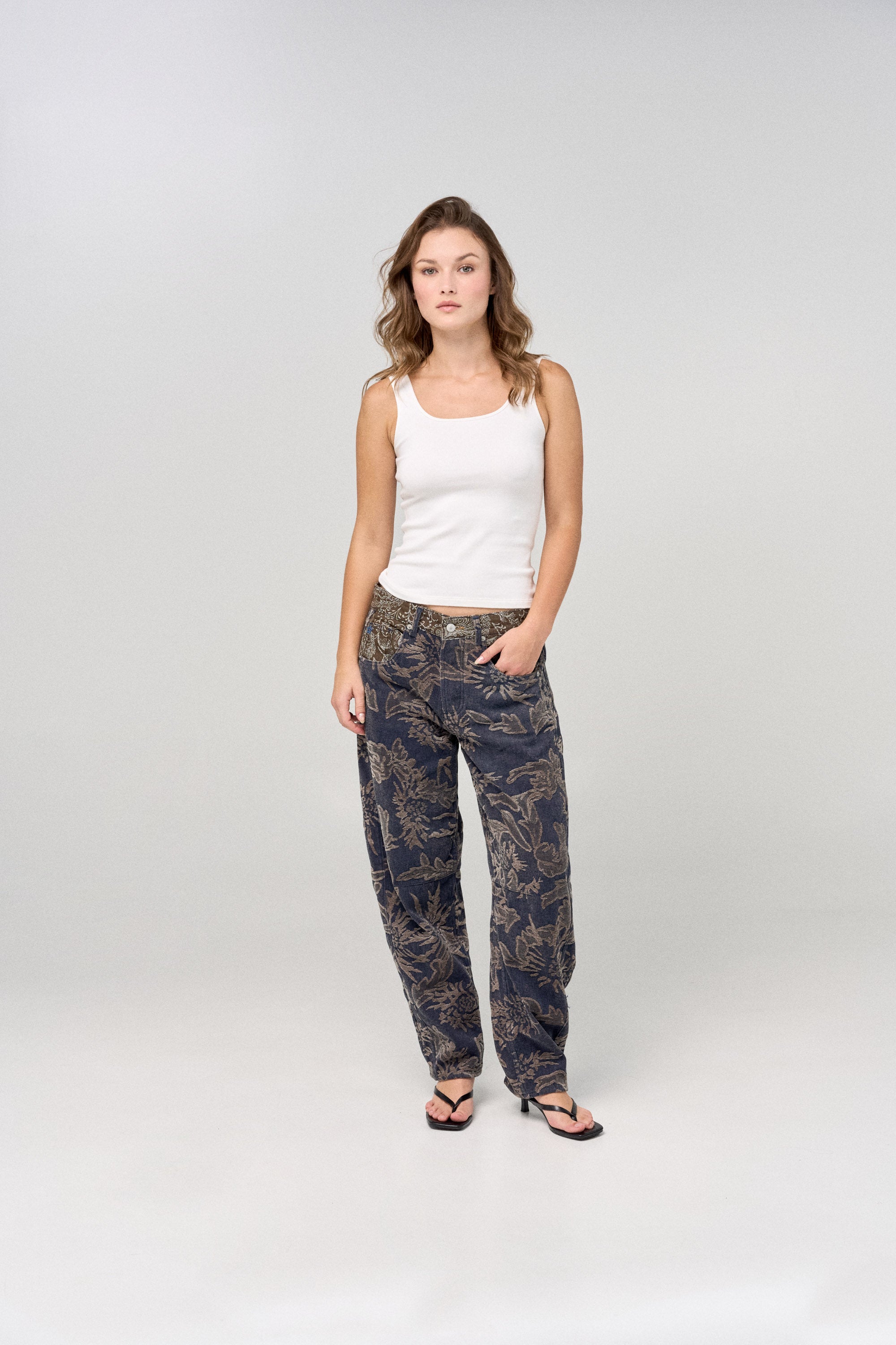 Woven barrel jean 186