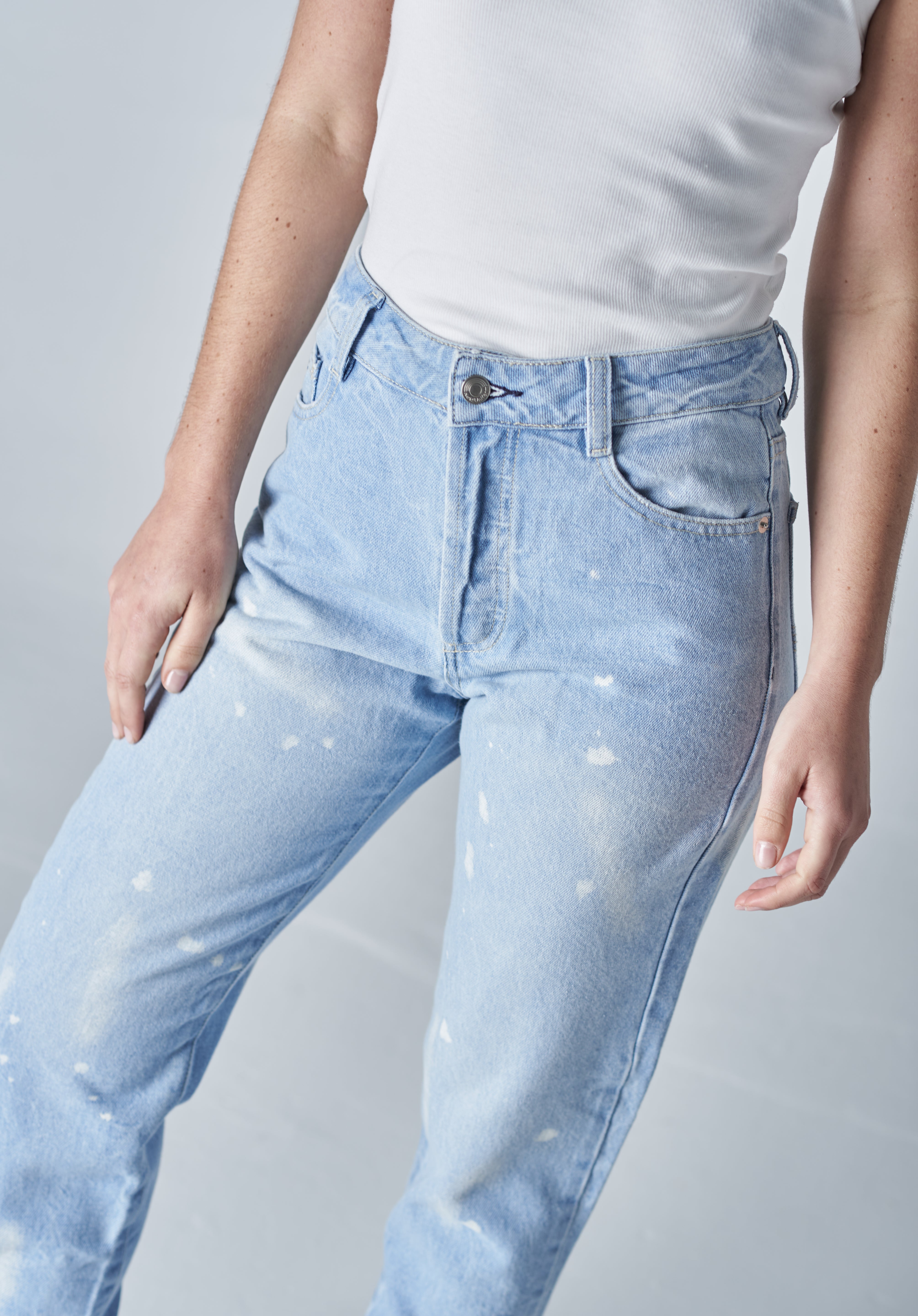 Pantalones mom jeans para mujer rotos y bolsillos, ideales para un look casual