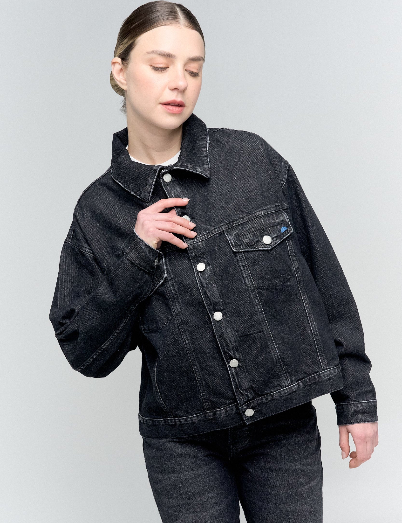 chaqueta en denim negra