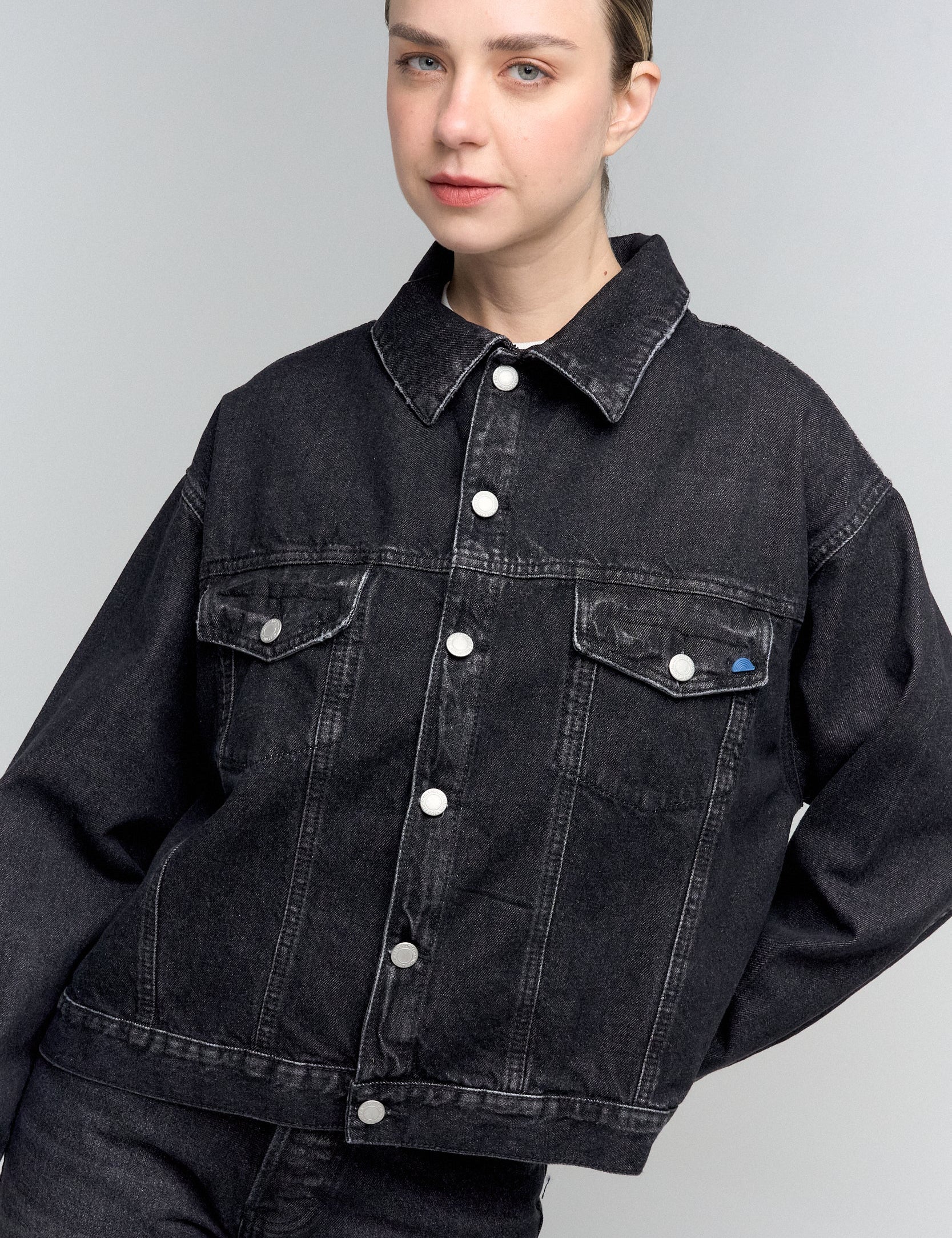 chaqueta en denim negra
