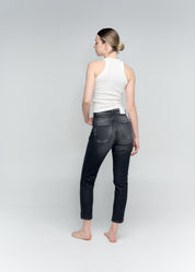 mom jean negro tono oscuro