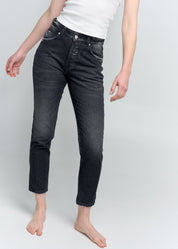 mom jean negro tono oscuro